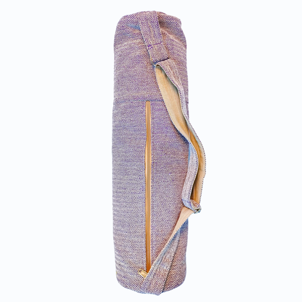 Opgerolde katoenen yogamat in draagtas met verstelbare schouderriem