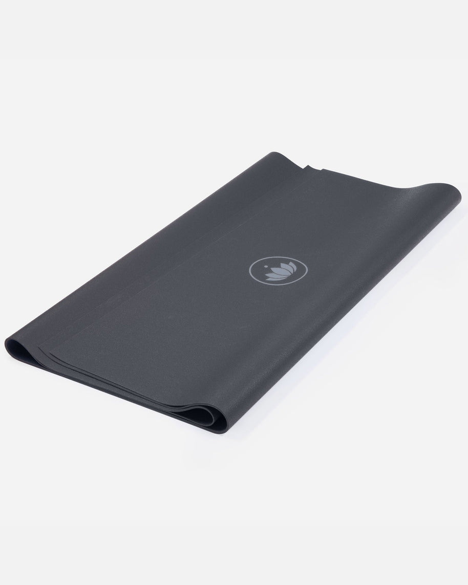 Donkergrijze Arise Travel Yogamat dun opgevouwen