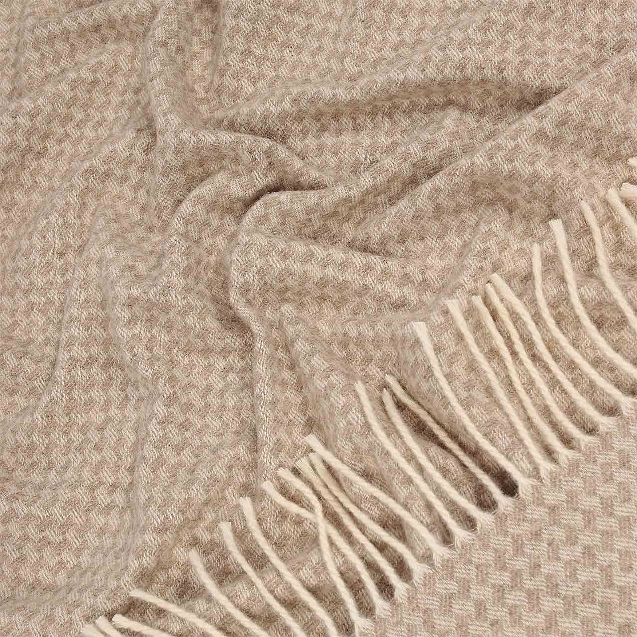 Detail van de structuur en franjes van een ongeverfde Mongoolse wollen plaid