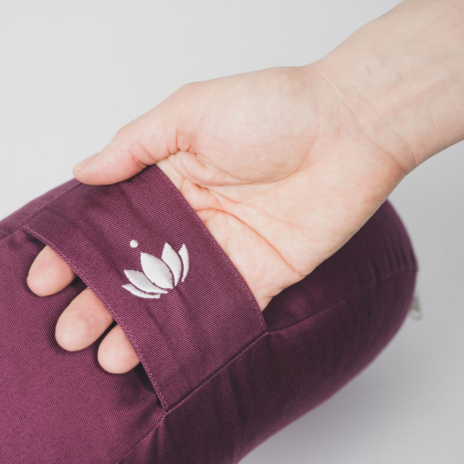 Lotusborduring op halvemaan meditatiekussen van biologisch katoen