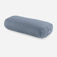 Detail van yoga bolster met hoes van biologisch katoen lichtblauw