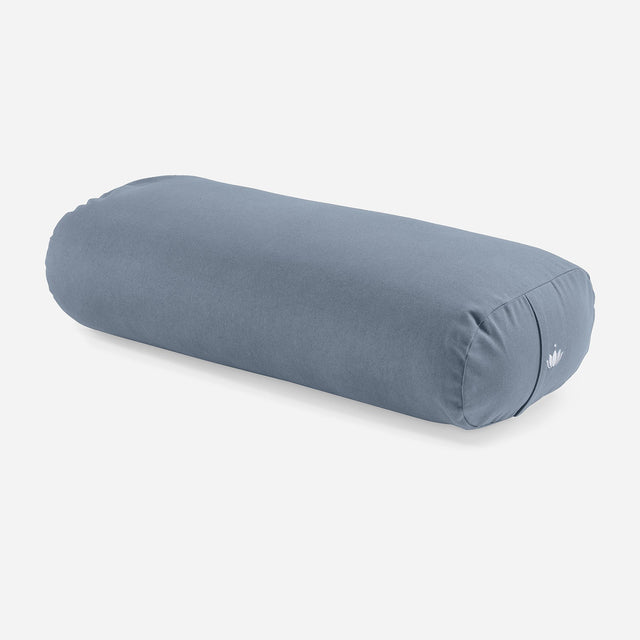 Detail van yoga bolster met hoes van biologisch katoen lichtblauw