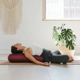 Detail van yoga bolster met hoes van biologisch katoen