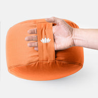 Oranje meditatiekussen van Lotuscrafts met draaglus