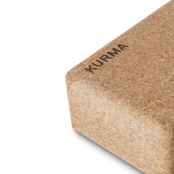 Twee Zero Waste kurk yogablokken in de maten Medium en Large, gemaakt van gerecyclede wijnkurken voor een duurzame en stabiele practice.
