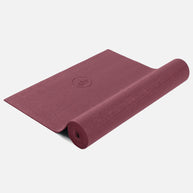 Opgerolde Yoga Mat MUDRA Studio in warm rood