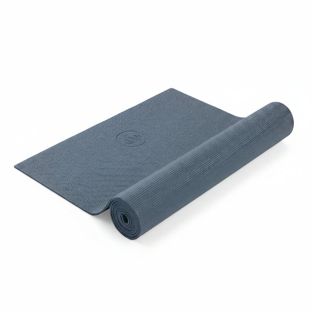 Yoga Mat MUDRA Studio opgerold en uitgerold in blauwgrijs