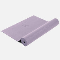 Opgerolde Yoga Mat MUDRA Studio in zacht lila