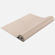 Crèmekleurige Yoga Mat MUDRA Studio opgerold en uitgerold