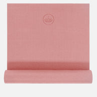 Yoga Mat MUDRA Studio uitgerold in zacht roze
