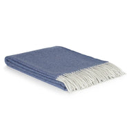 Opgevouwen kasjmier-merinowollen plaid in diepblauw met lichte franjes