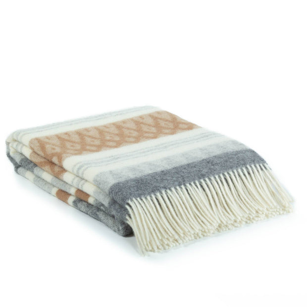 Opgevouwen wollen plaid in beige en grijstinten van 100% Nieuw-Zeelandse wol