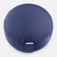 Donkerblauw meditatiekussen van bovenaf gefotografeerd