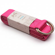 Opgerolde yogariem met D-ring in zachte kleur donker roze