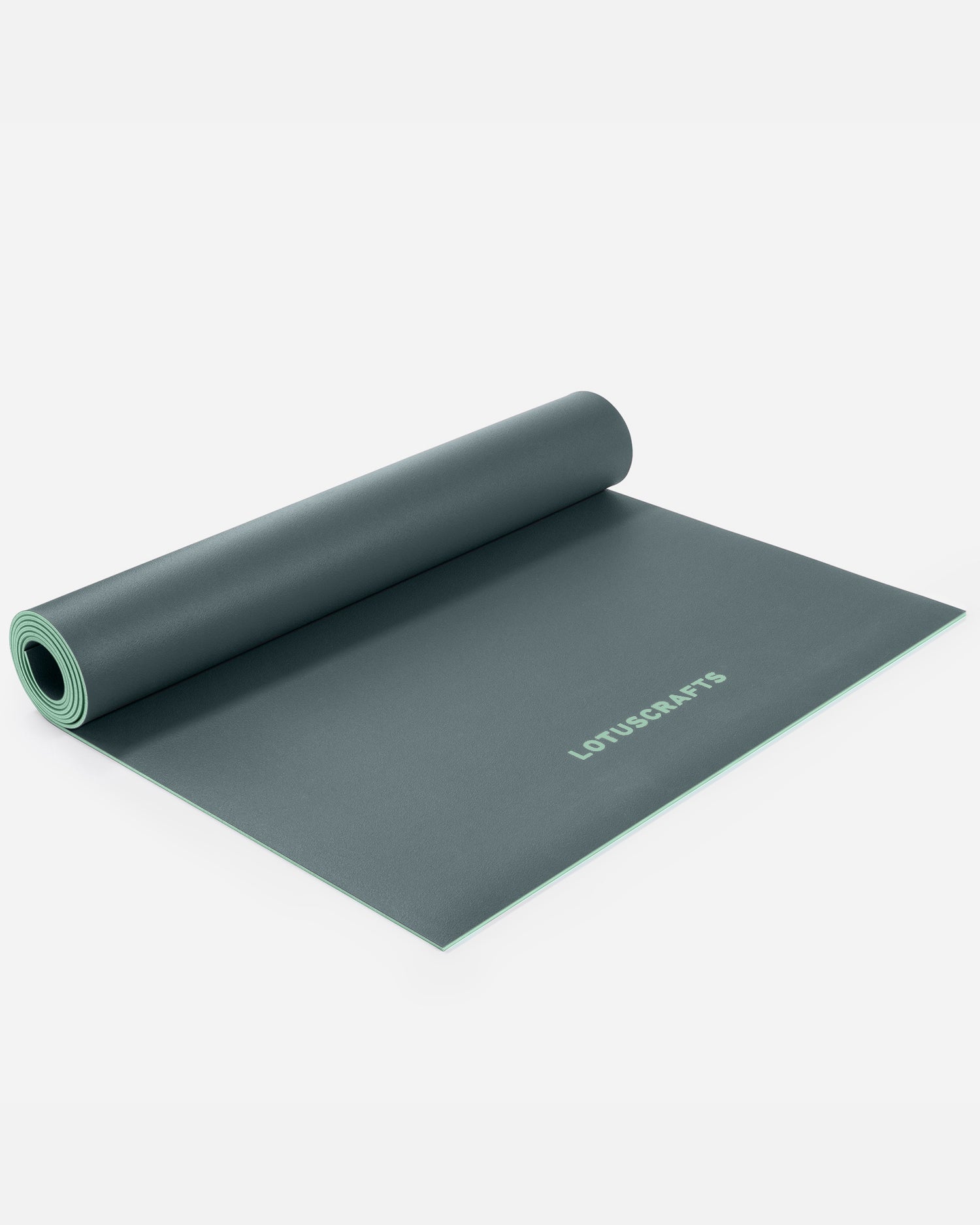 Groene Arise Yogamat uitgerold voor yoga practice