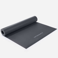 Donkergrijze Arise Yogamat uitgerold met opgerolde rand
