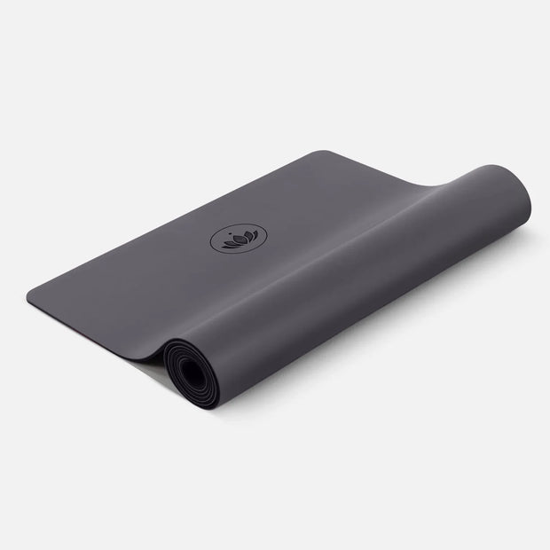 Donkergrijze Yogamat PURE deels opgerold