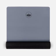 Grijsblauwe Yogamat PURE volledig uitgerold