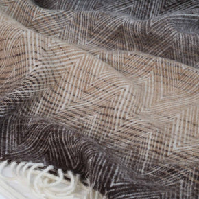 Close-up van zachte wolstructuur van de Nieuw-Zeelandse wollen plaid