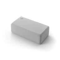 Lichtgrijze foam yoga brick van 85% gerecycled EVA-schuim, een lichtgewicht hulpmiddel voor extra bereik en stabiliteit.