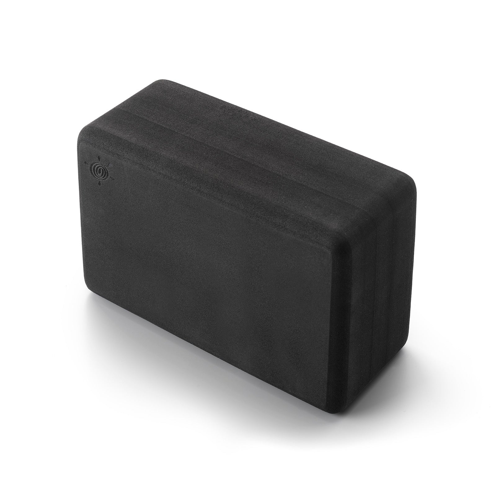 extra grote yogablok zwart foam yoga brick van 85% gerecycled EVA-schuim, een lichtgewicht hulpmiddel voor extra bereik en stabiliteit.