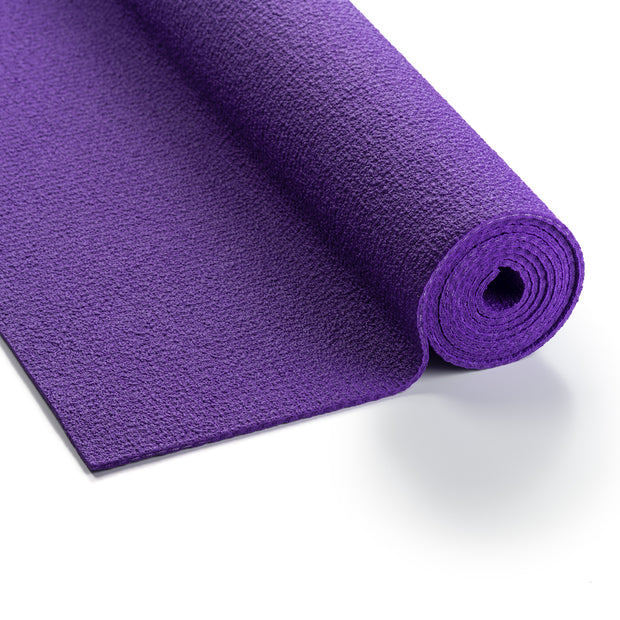 Paarse EXTRA travel yogamat met een diepe, warme kleur voor een geborgen gevoel en focus tijdens je meditatie of yoga sessie.