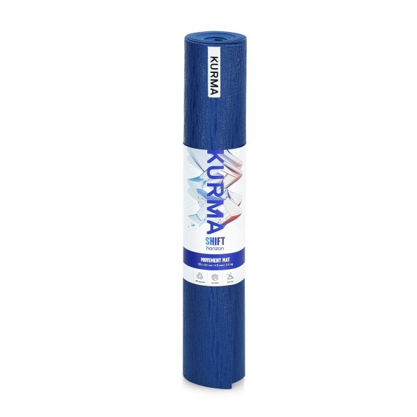 Groene yogamat opgerold met dubbele structuur perfect voor onderweg